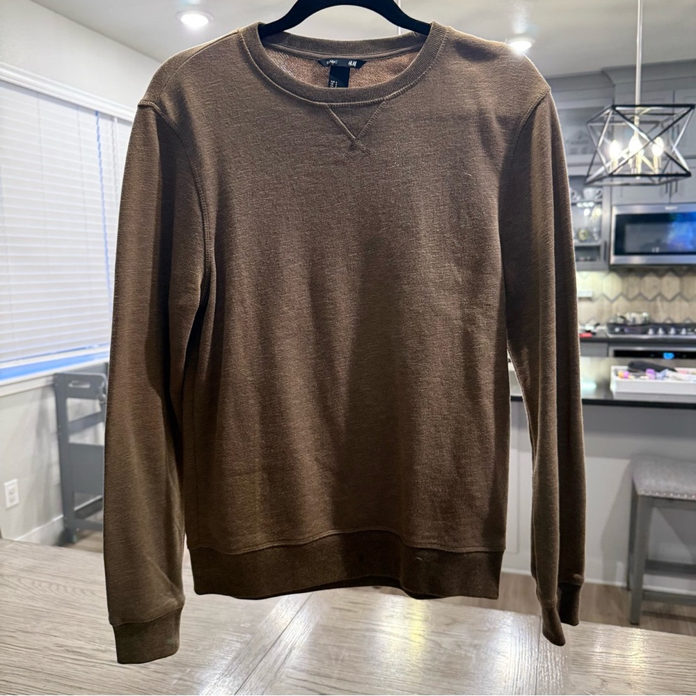 H&M Crewneck Sweater in Chestnut Brown